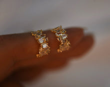 Load image into Gallery viewer, Mini Sapphire