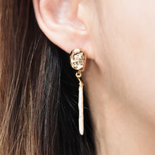 Load image into Gallery viewer, Asymmetrical Golden Pearls